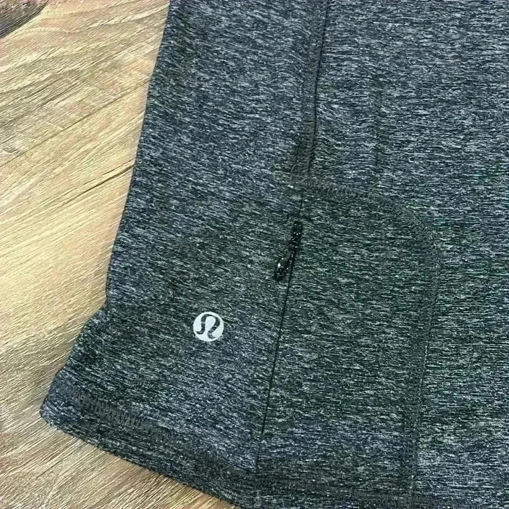 Lululemon Women’s Pace Pusher long sleeve shirt black/gray with back pocket sz8 - Picture 11 of 16